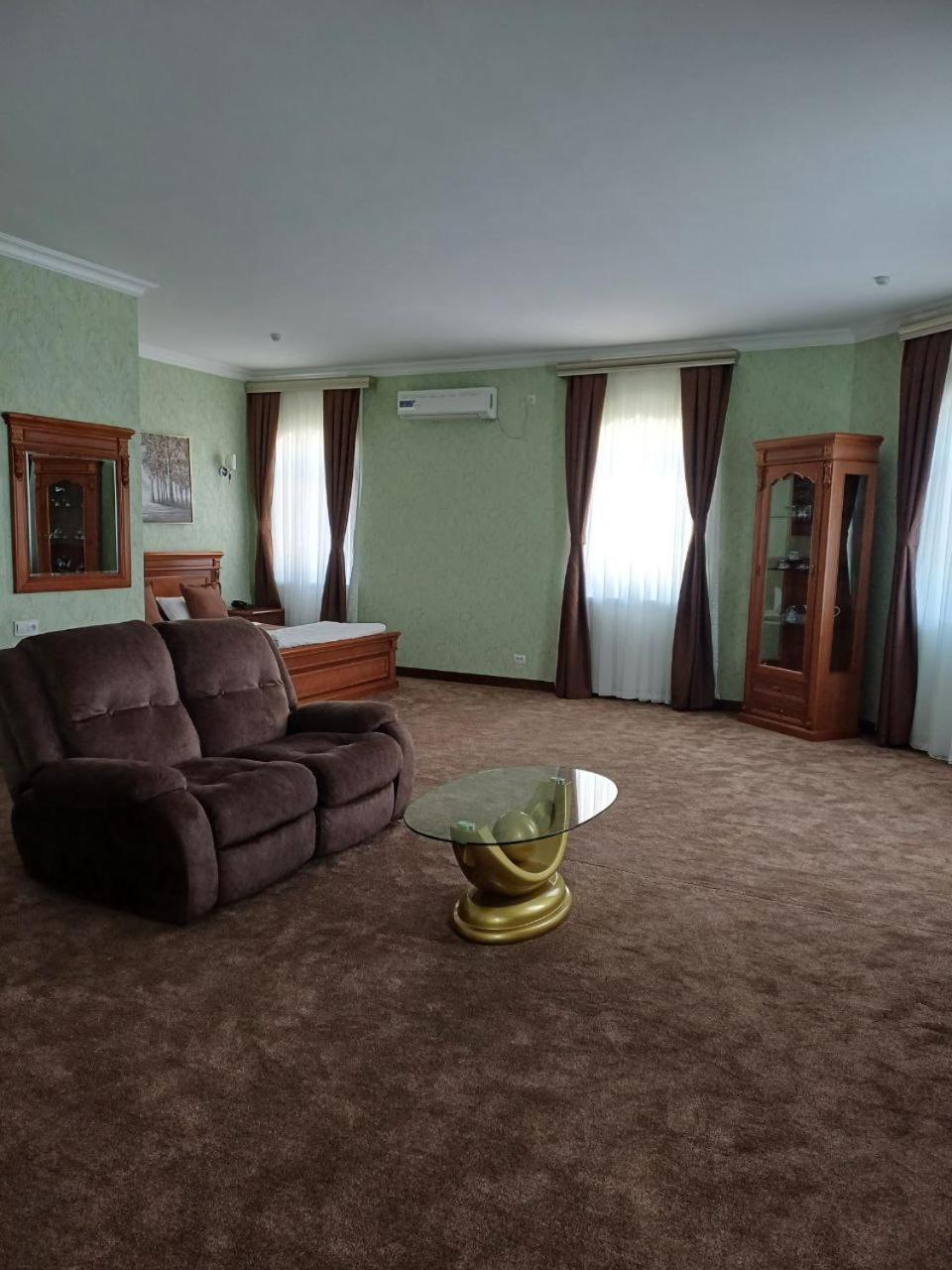 Maximum Hotel Navoi Ngoại thất bức ảnh